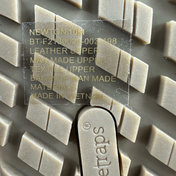 Baretraps, Newton Oxford Sneaker Waterproof Size 10 Men’s - Picture 7 of 9